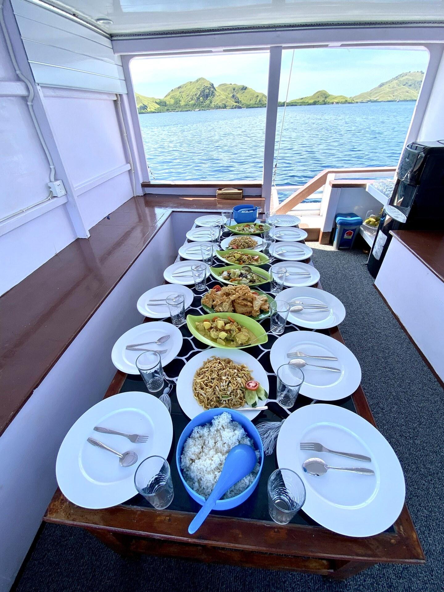 Dining room – King Cirox 2 Phinisi